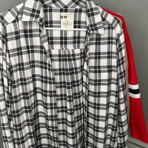 Medium American eagle black and white button down